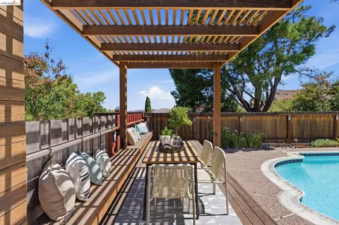Exterior - 2137 Pheasant Dr, Hercules, CA 94547 photo 11 of 17