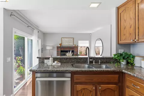Kitchen - 2137 Pheasant Dr, Hercules, CA 94547 photo 5 of 5