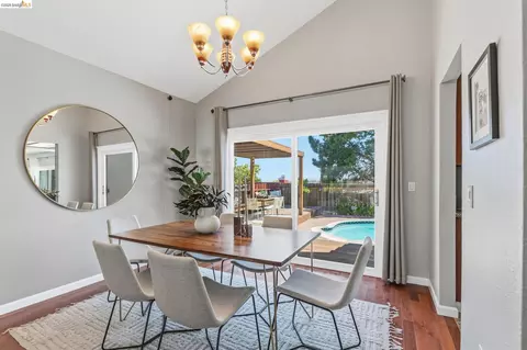 Dining - 2137 Pheasant Dr, Hercules, CA 94547 photo 3 of 6