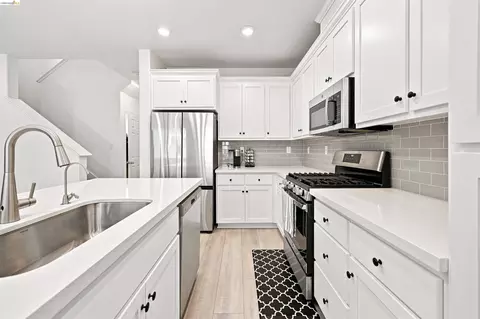 59 Autumn Ln, Pittsburg, CA 94565