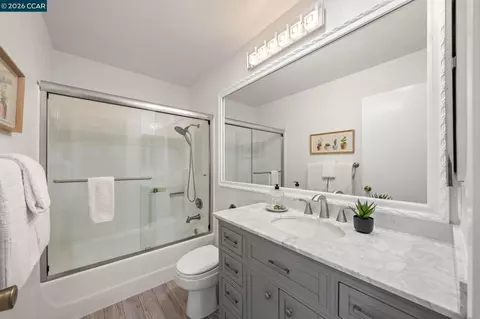 Bath - 1111 Crest Ridge Ln, Concord, CA 94521 photo 5 of 8