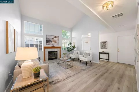 Living - 1111 Crest Ridge Ln, Concord, CA 94521 photo 2 of 4