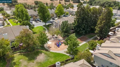 View/Area - 1111 Crest Ridge Ln, Concord, CA 94521 photo 9 of 10