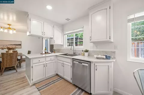 Kitchen - 1111 Crest Ridge Ln, Concord, CA 94521 photo 3 of 5