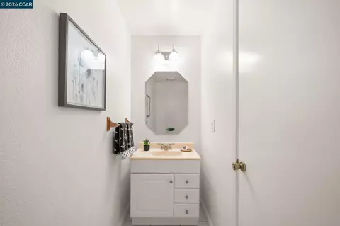 Bath - 1111 Crest Ridge Ln, Concord, CA 94521 photo 8 of 8