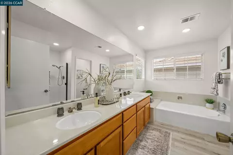 Bath - 1111 Crest Ridge Ln, Concord, CA 94521 photo 1 of 8