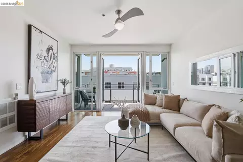 Living - 200 2nd St #403, Oakland, CA 94607 photo 3 of 3
