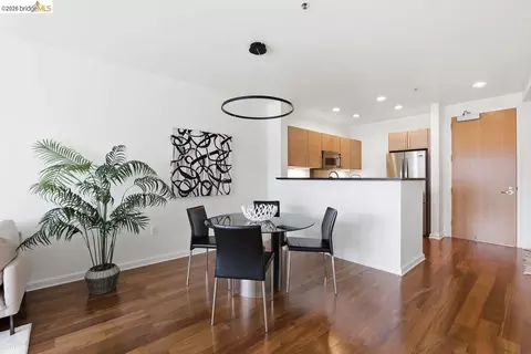 Dining - 200 2nd St #403, Oakland, CA 94607 photo 2 of 3