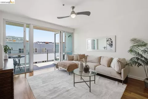 Living - 200 2nd St #403, Oakland, CA 94607 photo 1 of 3