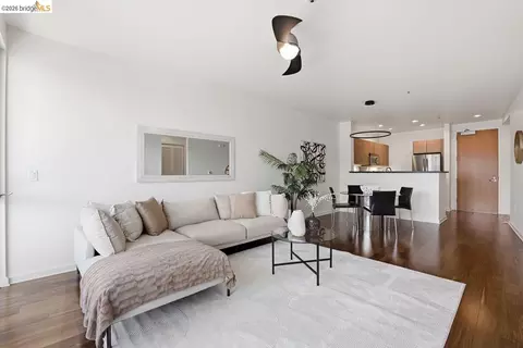 Living - 200 2nd St #403, Oakland, CA 94607 photo 2 of 3