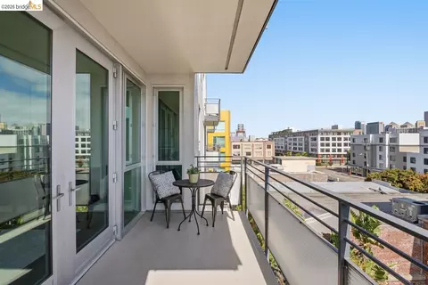 Exterior - 200 2nd St #403, Oakland, CA 94607 photo 1 of 2