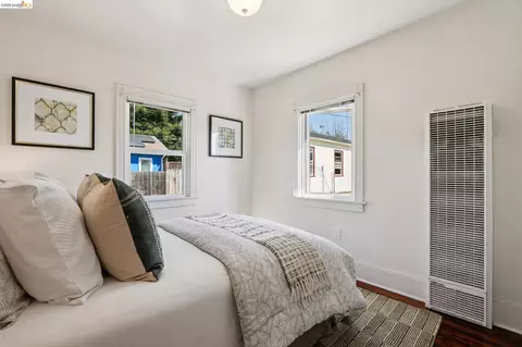 Bedroom - 1152-1156 Francisco St, Berkeley, CA 94702 photo 3 of 13