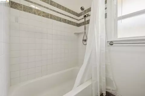Bath - 1152-1156 Francisco St, Berkeley, CA 94702 photo 4 of 6