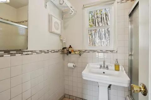Bath - 1152-1156 Francisco St, Berkeley, CA 94702 photo 5 of 6