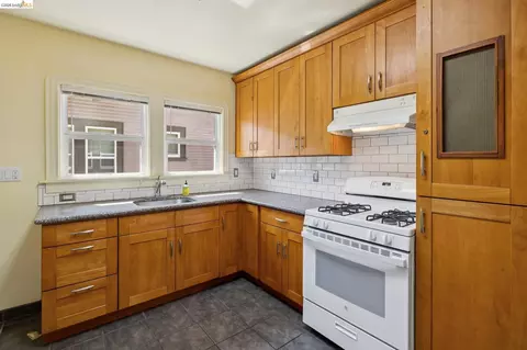 Kitchen - 1152-1156 Francisco St, Berkeley, CA 94702 photo 5 of 8