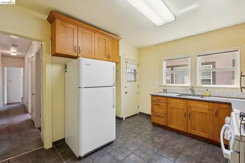 Kitchen - 1152 Francisco St, Berkeley, CA 94702 photo 4 of 9