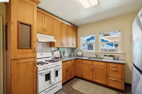 Kitchen - 1152 Francisco St, Berkeley, CA 94702 photo 2 of 9