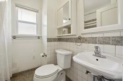 Bath - 1152 Francisco St, Berkeley, CA 94702 photo 3 of 6