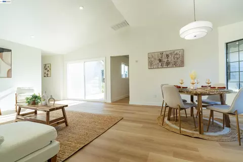 Living - 1057 Topsail Dr, Vallejo, CA 94591 photo 4 of 10