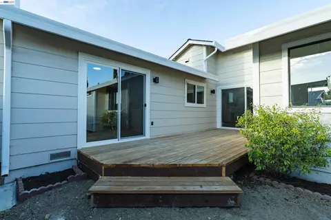 Exterior - 1057 Topsail Dr, Vallejo, CA 94591 photo 5 of 11