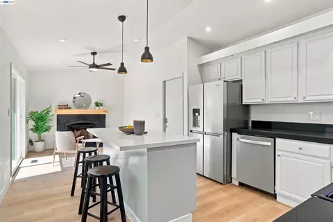 Kitchen - 1057 Topsail Dr, Vallejo, CA 94591 photo 4 of 5