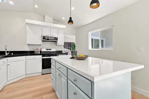 Kitchen - 1057 Topsail Dr, Vallejo, CA 94591 photo 5 of 5