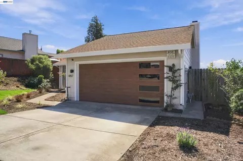 Exterior - 1057 Topsail Dr, Vallejo, CA 94591 photo 3 of 11
