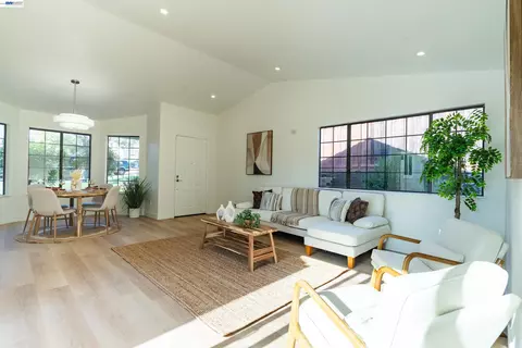Living - 1057 Topsail Dr, Vallejo, CA 94591 photo 3 of 10