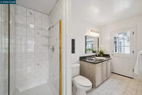 Bath - 2 Reliez Manor Ct, Lafayette, CA 94549 photo 3 of 3
