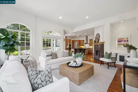 Living - 2 Reliez Manor Ct, Lafayette, CA 94549 photo 2 of 4