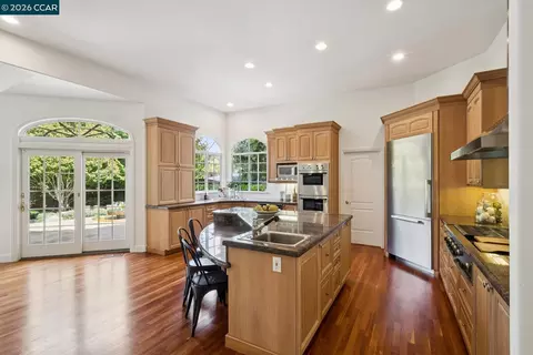 Kitchen - 2 Reliez Manor Ct, Lafayette, CA 94549 photo 2 of 3
