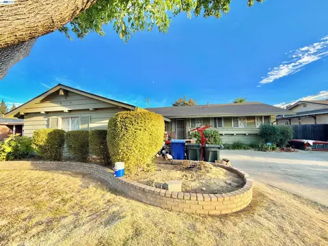 5814 Hemlock St, Sacramento, CA 95841
