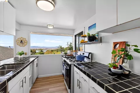 Kitchen - 136 Craven St, Vallejo, CA 94590 photo 1 of 2