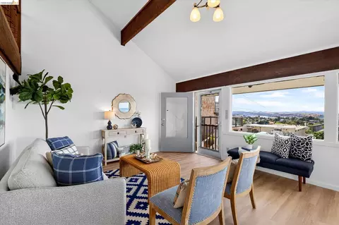 Living - 136 Craven St, Vallejo, CA 94590 photo 2 of 3