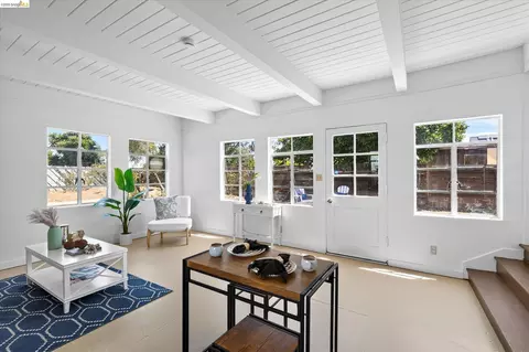Living - 136 Craven St, Vallejo, CA 94590 photo 3 of 3