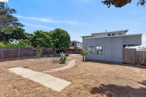 Exterior - 136 Craven St, Vallejo, CA 94590 photo 3 of 6