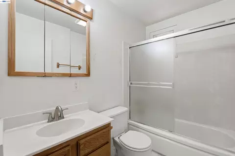 Bath - 1243 Temple Dr, Pacheco, CA 94553 photo 3 of 3