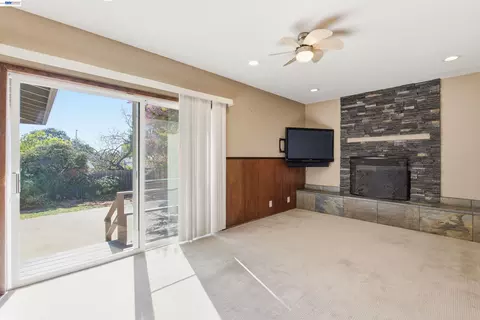 Living - 1243 Temple Dr, Pacheco, CA 94553 photo 4 of 6