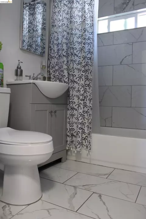 Bath - 2268 E Marsh St, Stockton, CA 95205 photo 1 of 1