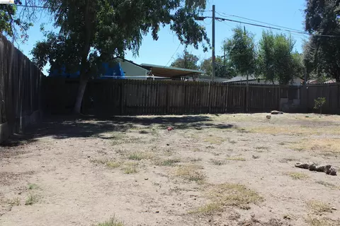 Exterior - 2268 E Marsh St, Stockton, CA 95205 photo 4 of 6