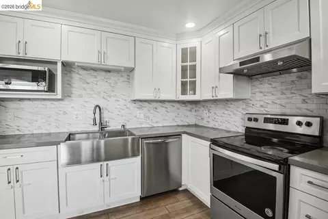 Kitchen - 828 Grant St, Vallejo, CA 94590 photo 3 of 4