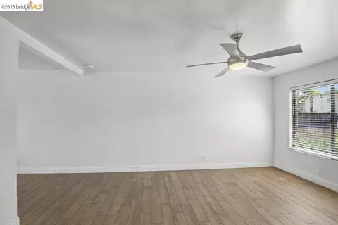 Living - 828 Grant St, Vallejo, CA 94590 photo 3 of 5