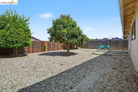 Exterior - 828 Grant St, Vallejo, CA 94590 photo 4 of 5