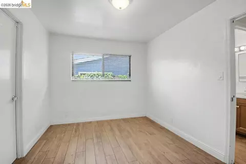 Bedroom - 828 Grant St, Vallejo, CA 94590 photo 16 of 17