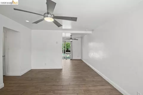 Living - 828 Grant St, Vallejo, CA 94590 photo 4 of 5
