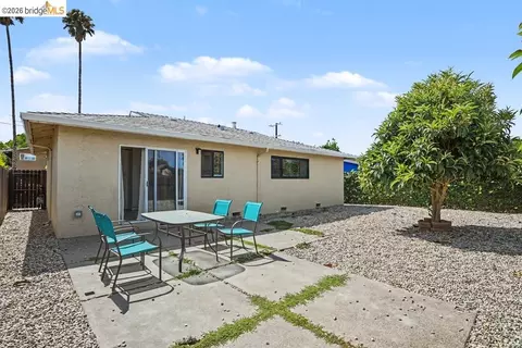Exterior - 828 Grant St, Vallejo, CA 94590 photo 2 of 5