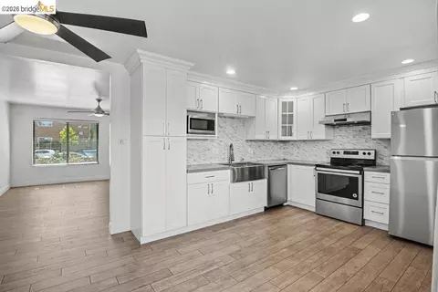 Kitchen - 828 Grant St, Vallejo, CA 94590 photo 4 of 4