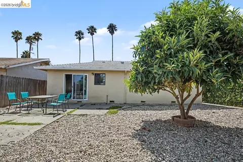 Exterior - 828 Grant St, Vallejo, CA 94590 photo 3 of 5
