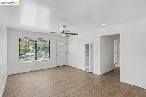 Living - 828 Grant St, Vallejo, CA 94590 photo 1 of 5