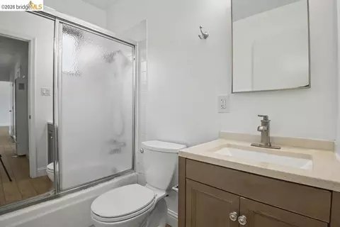 Bath - 828 Grant St, Vallejo, CA 94590 photo 2 of 2